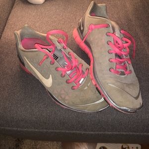 Womens Nike Size 6 Athletic Sneakers